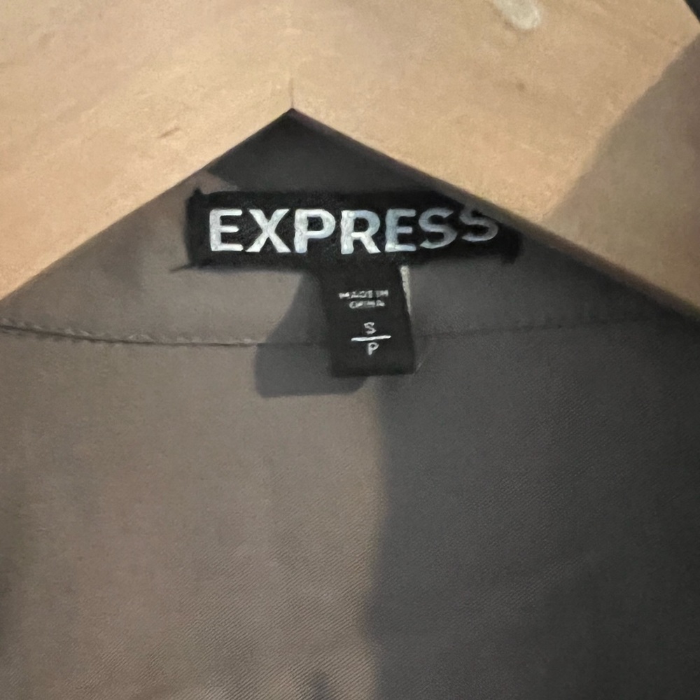 Express button up - Picture 3 of 3